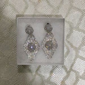 Sterling silver women’s earring